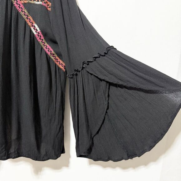 Umgee USA Blouse Womens Sz 1XL Black Floral Embroidered Bell Sleeve Whimsigoth - Picture 3 of 9
